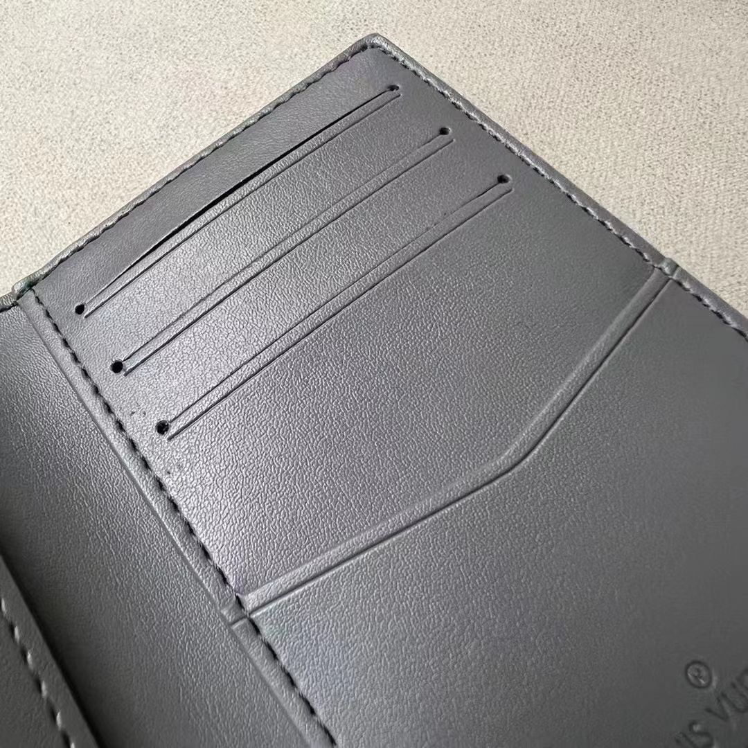 L0vis Vvtt0n small wallets for men