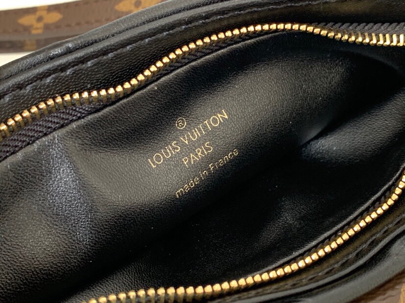 LV3 POUCH