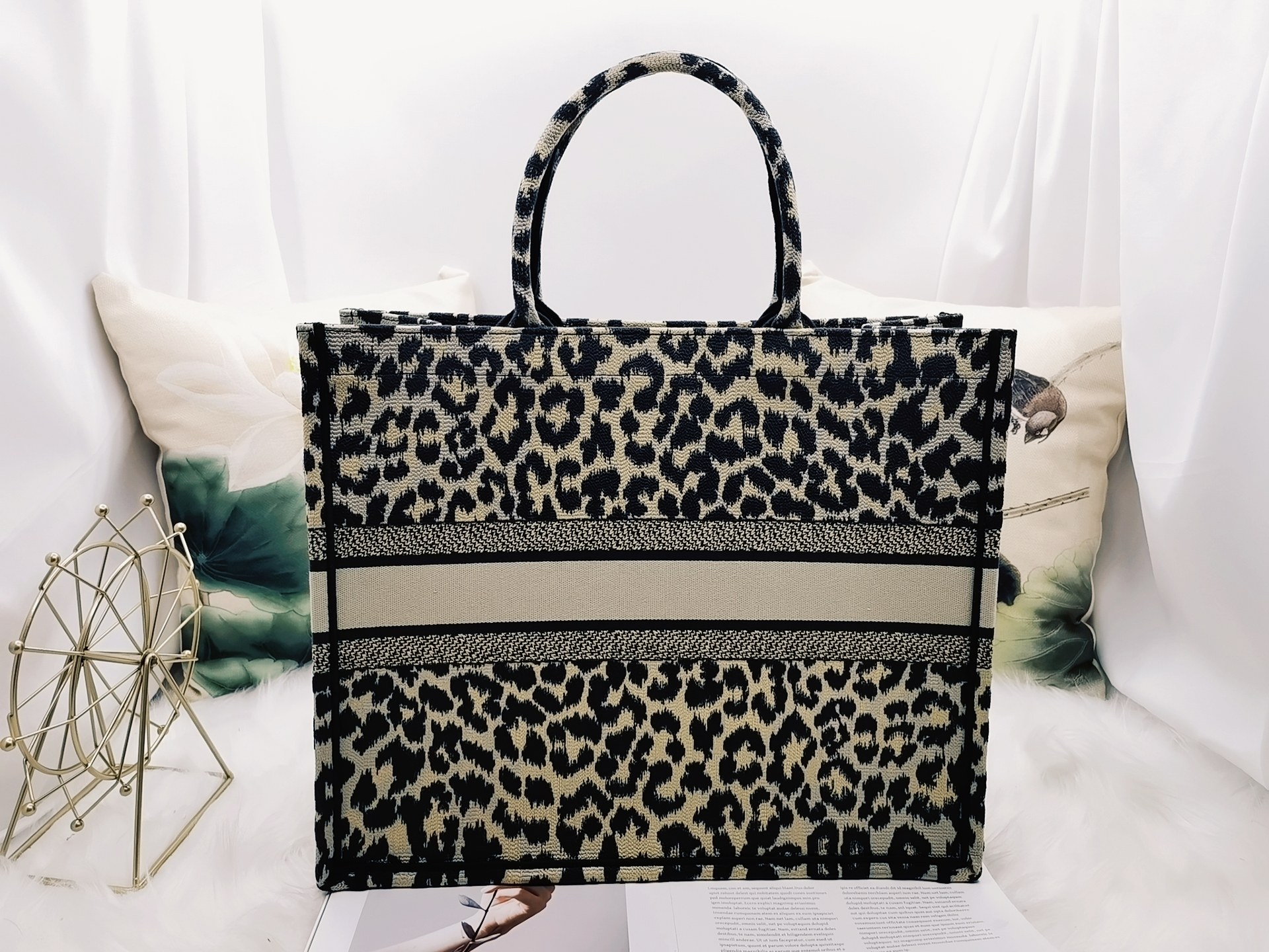 D10r Book Tote
