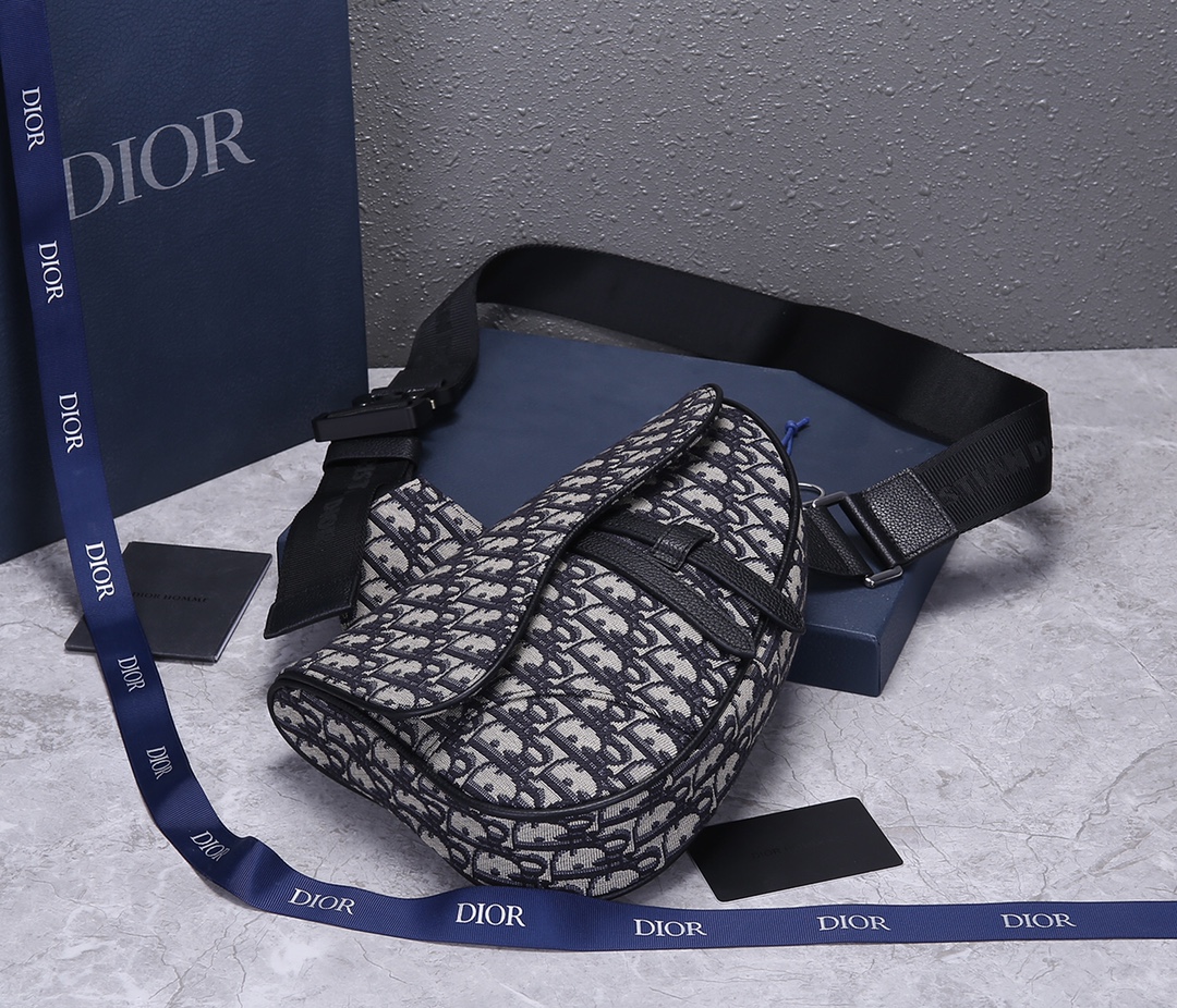 D10r Men’s Saddle Bag