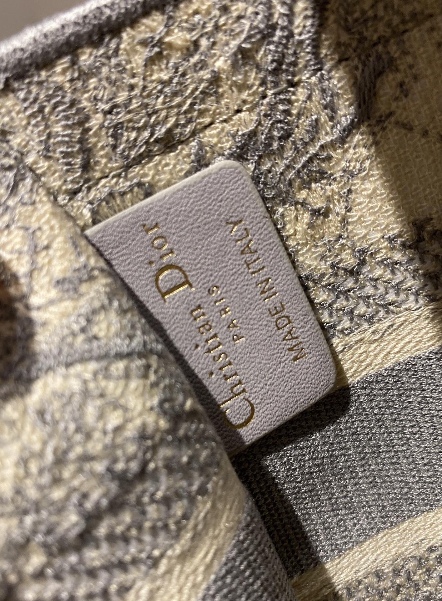 D10r BOOK TOTE
