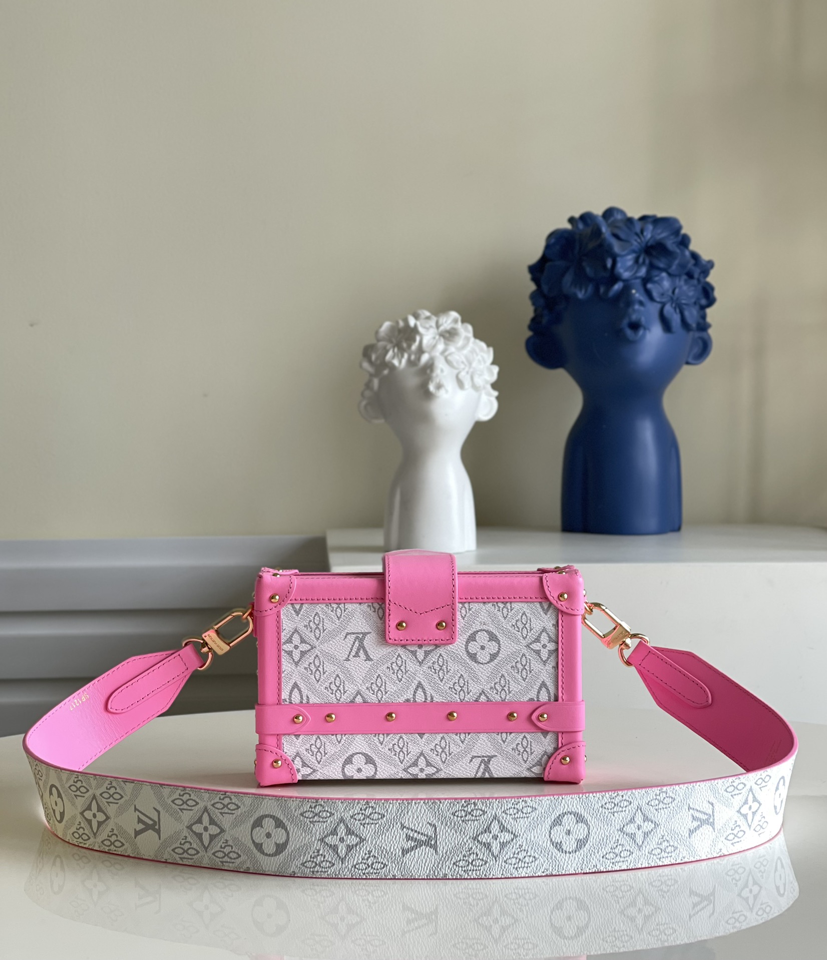 L0vis Vvtt0n LV Petite Malle Shoulder Bag