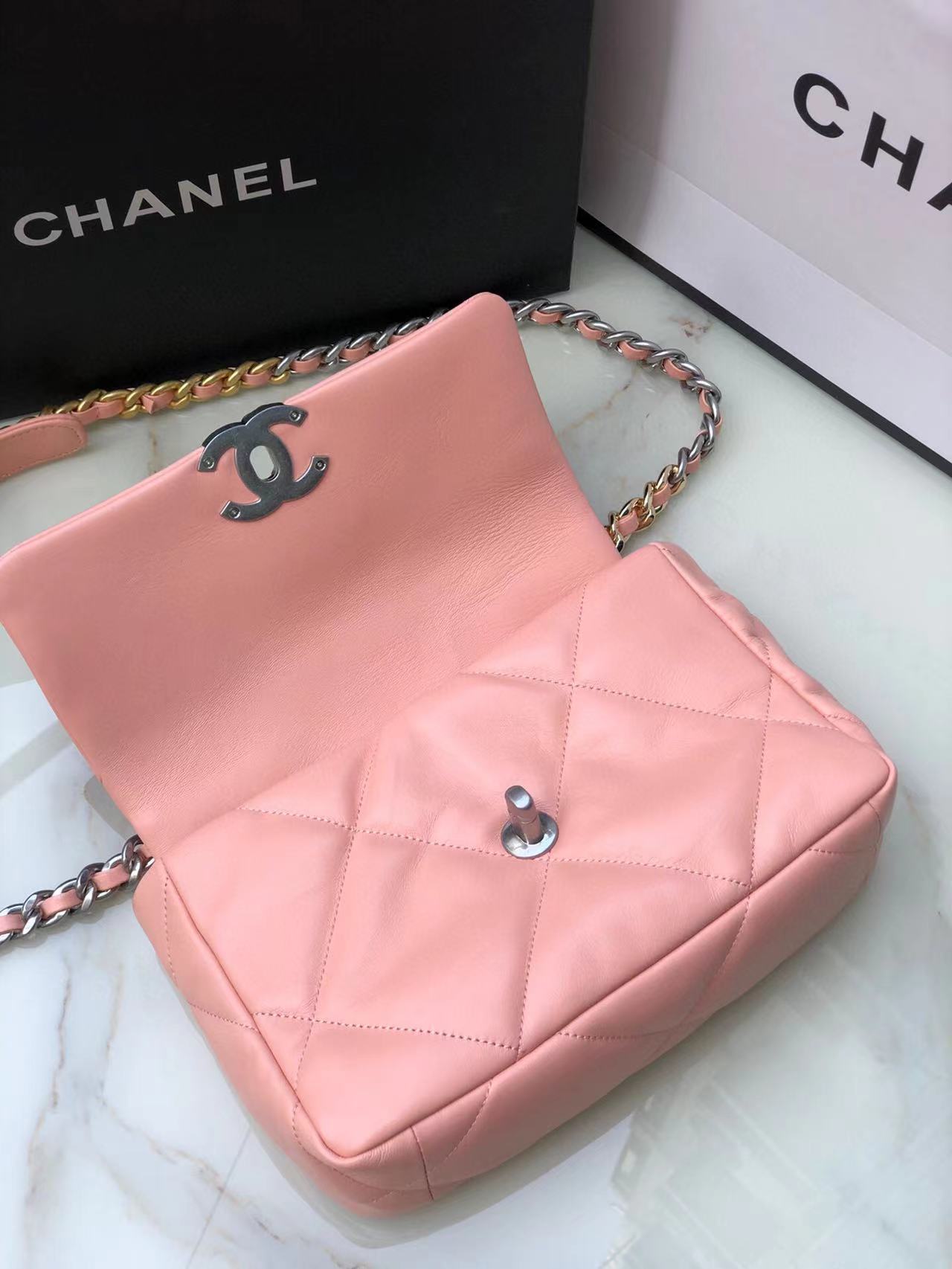 Ch**el 19