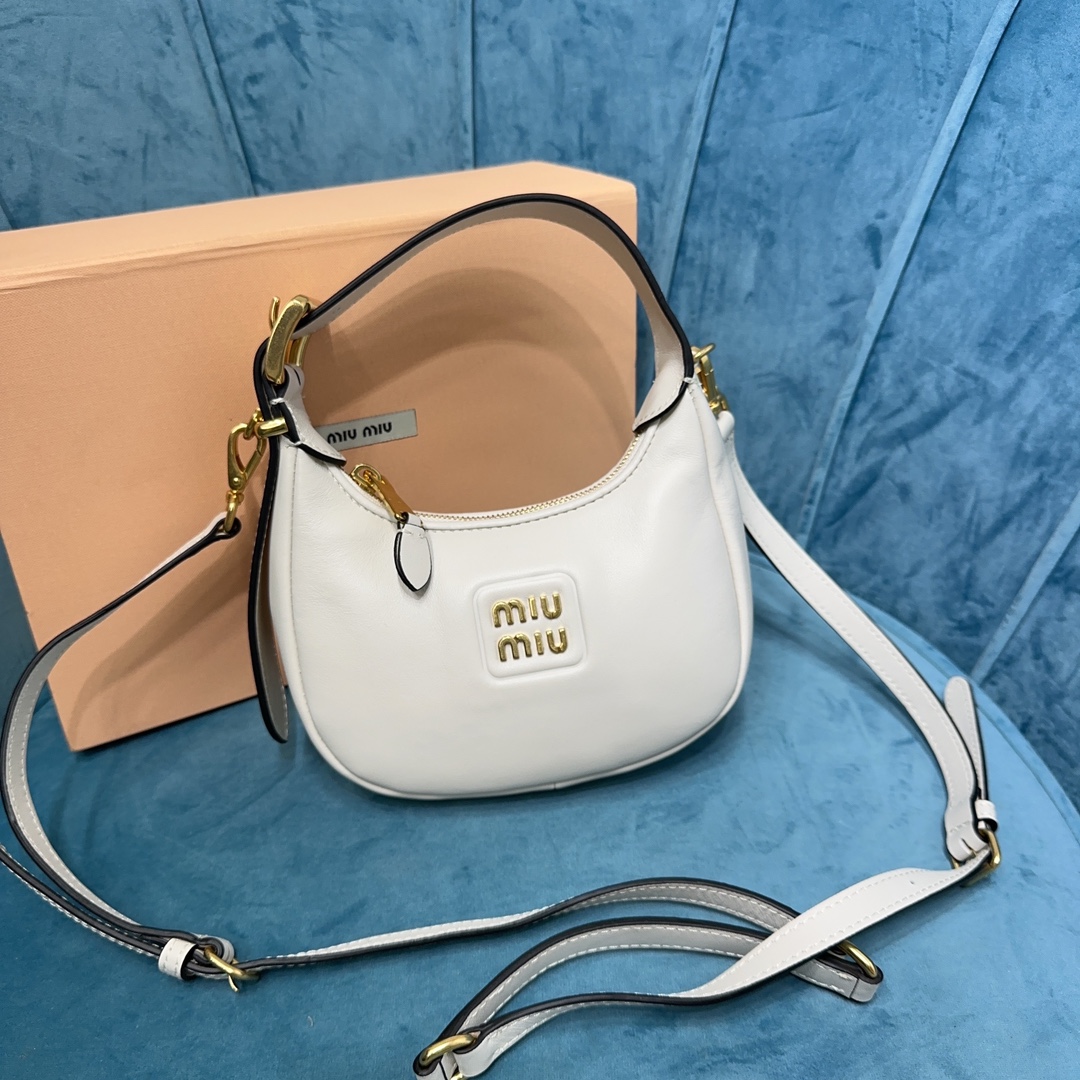 M1v hobo bag