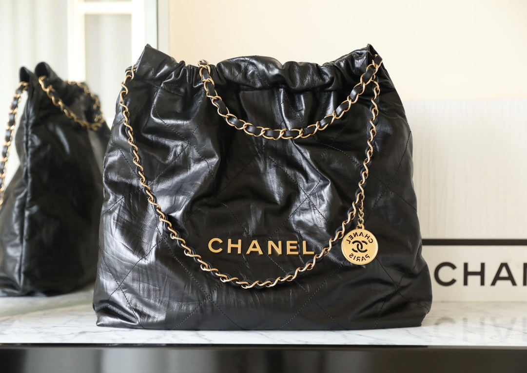 𝖬𝗈𝗇𝗍𝖾𝖻𝖾𝗅𝗅𝗈 zip bag