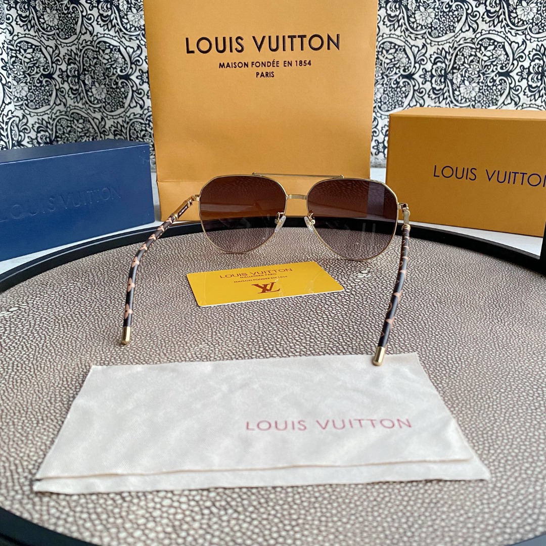L0visVvtt0n Sunglasses