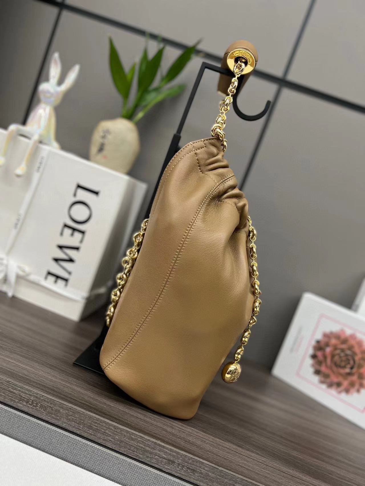 L0ew* Medium Squeeze bag in nappa lambskin