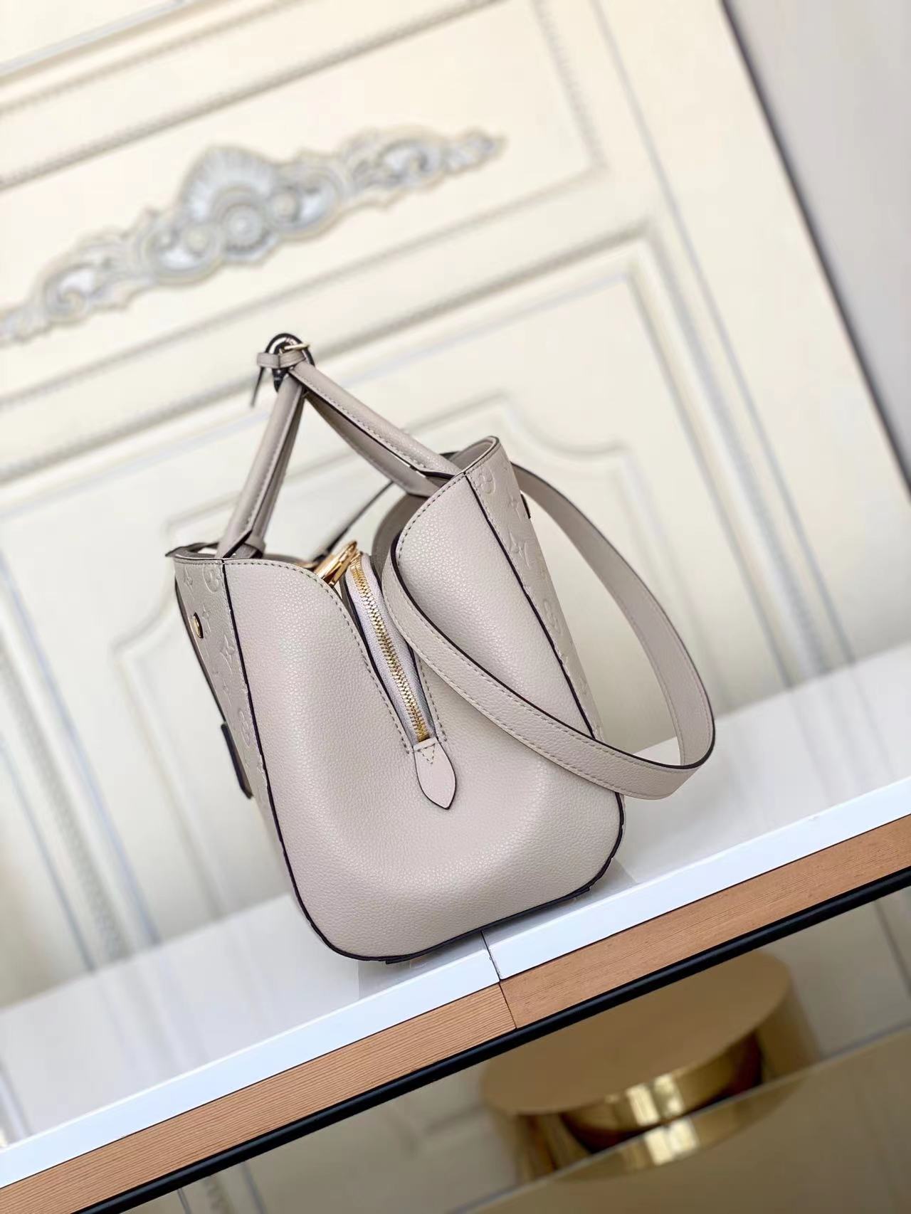 Montaigne MM  Empreinte Leather