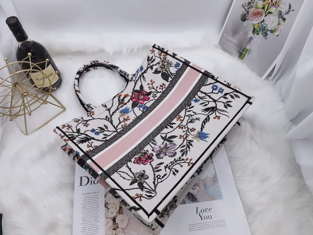 D10r Book Tote