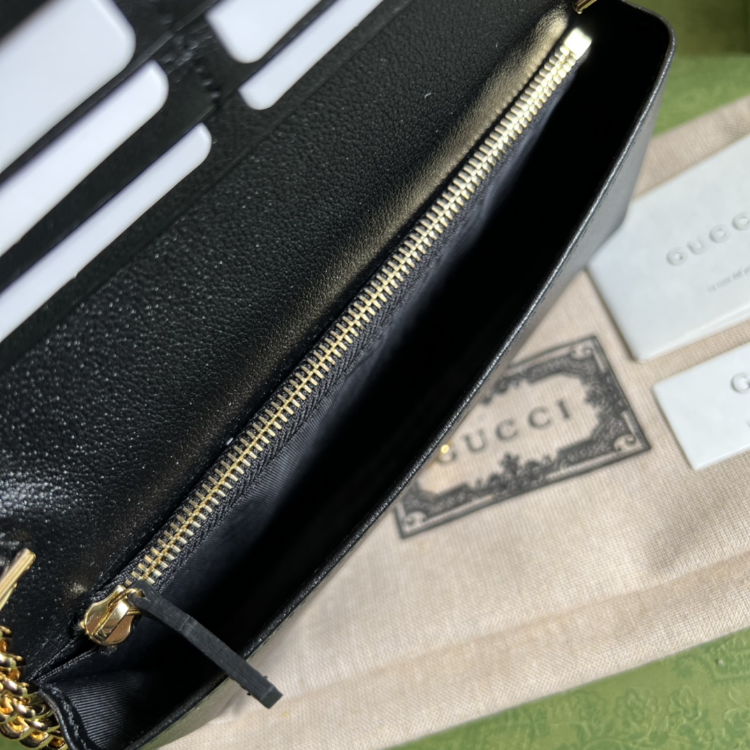 Gvc*1 Leather clutch