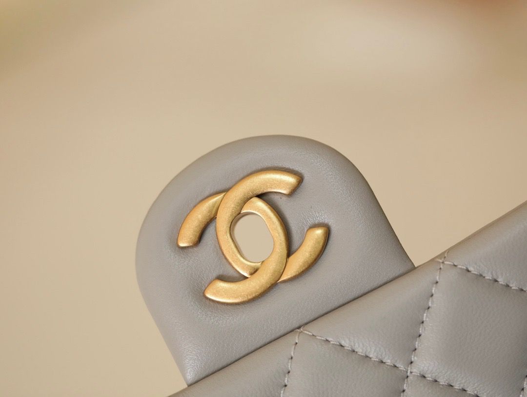 ch**el G01den ball in grey