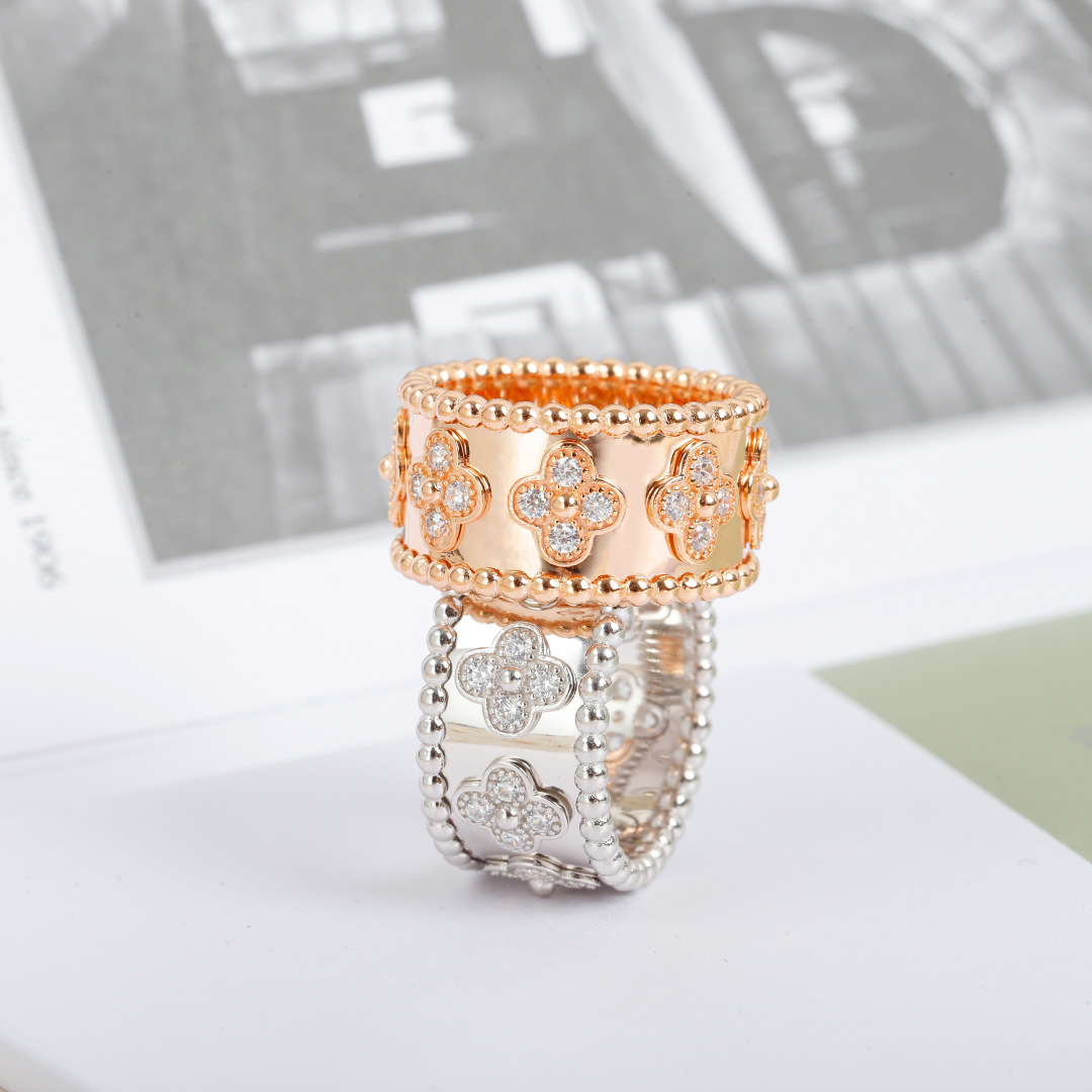V*n Cl**f Perlée Ring