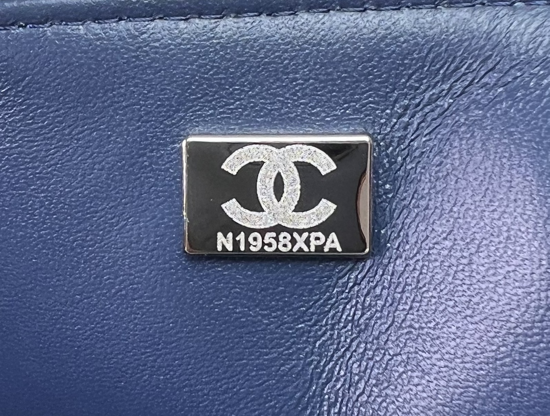 CLASSIC FLAP BAG
