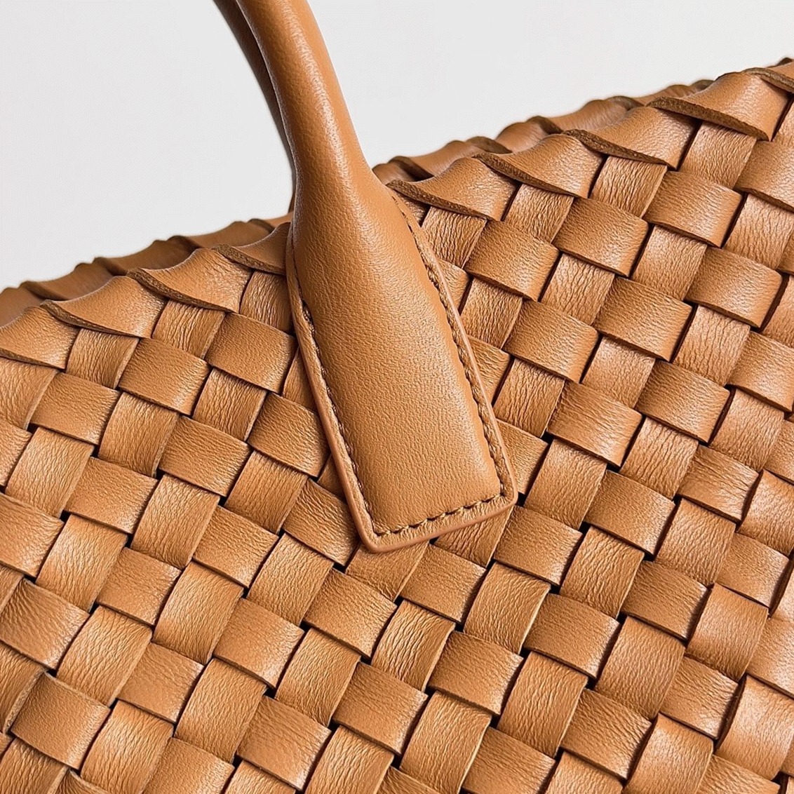 Top Quality Replica B0tt*ga Ven*ta Cabat Mini Bag In Caramel Intrecciato Lambskin