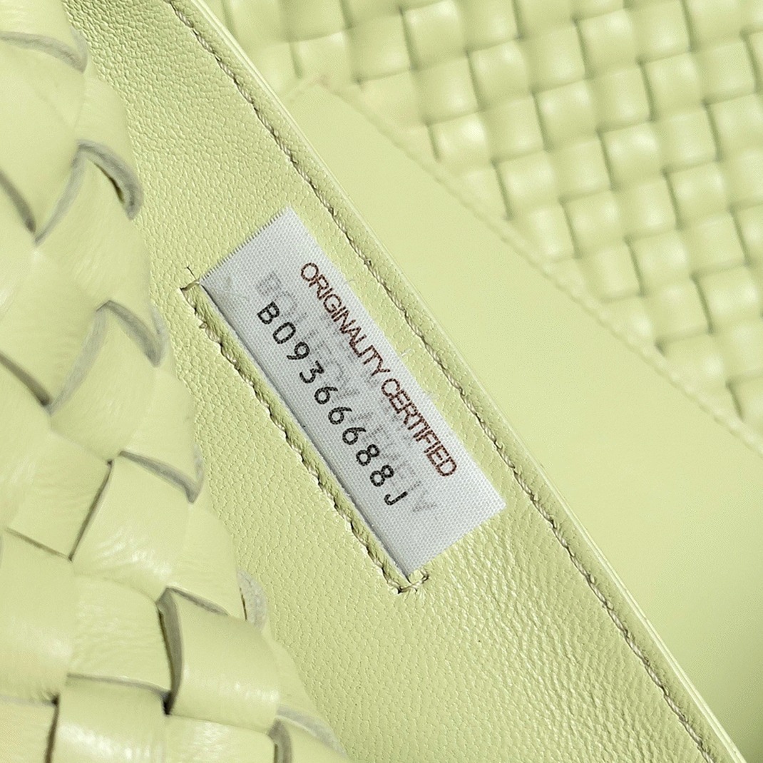 Top Quality Knockoff B0tt*ga Ven*ta Cabat Medium Bag In Lemon Intrecciato Lambskin