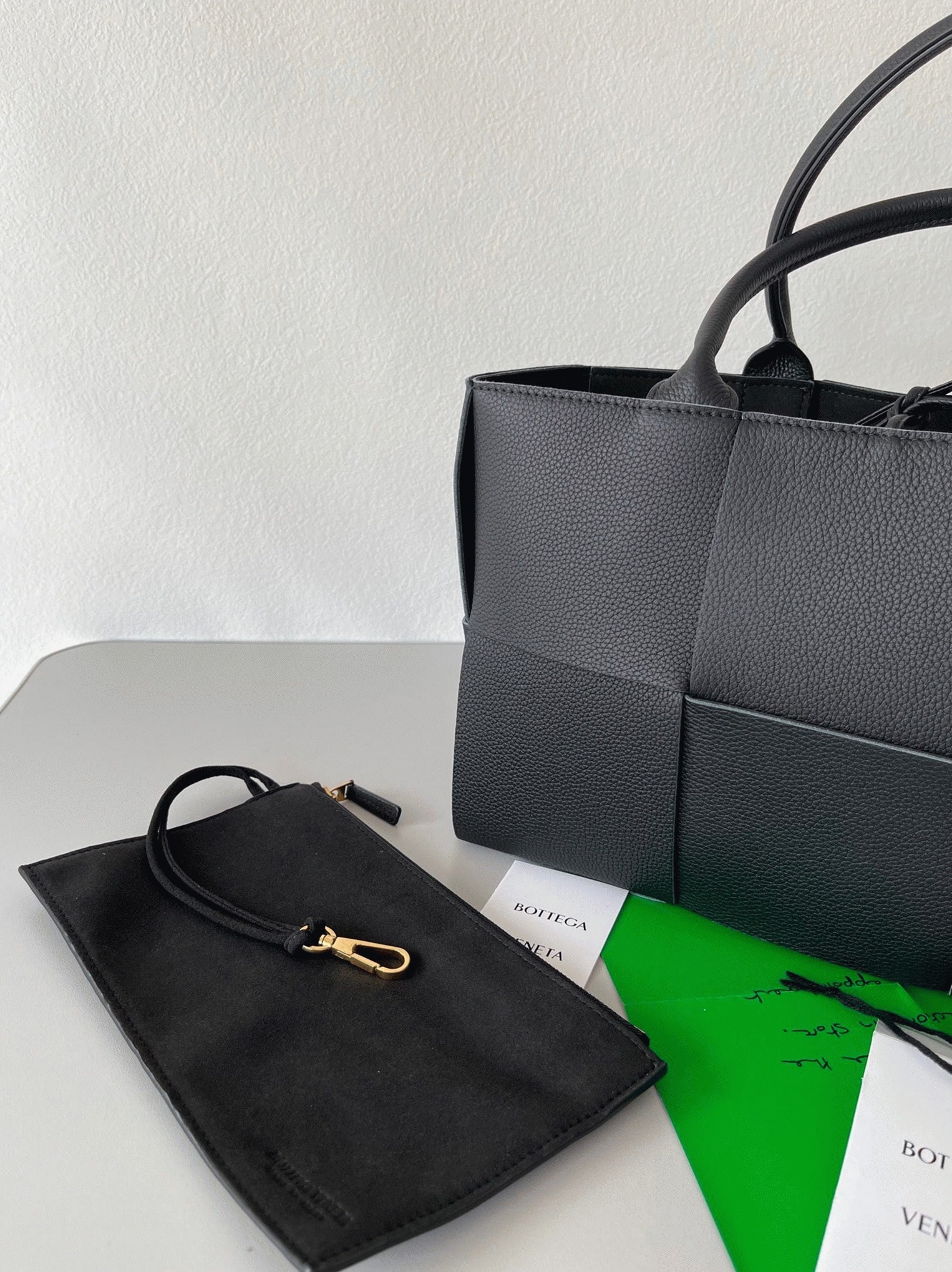 Fake B0tt*ga Ven*ta Arco Medium Tote Black Intrecciato Calfskin