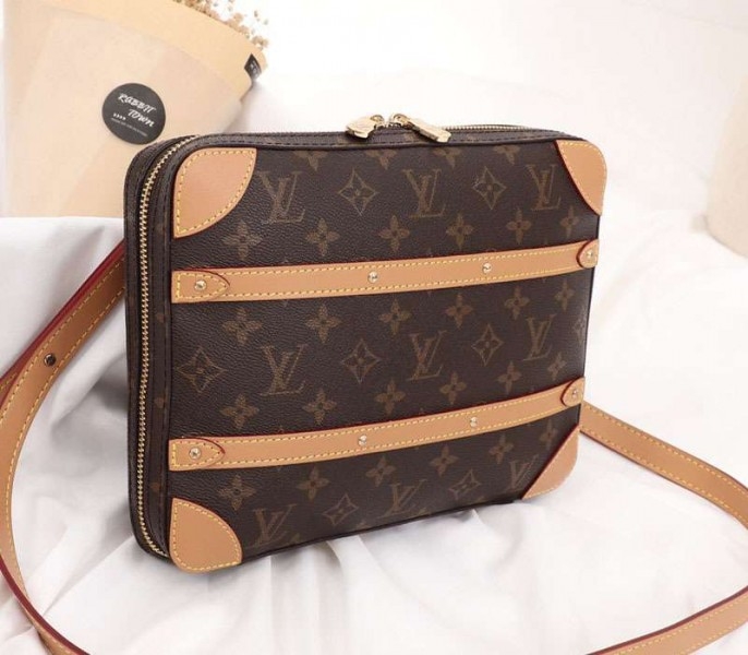 L0vis Vvtt0n Monogram Canvas Soft Trunk Messenger PM Bag
