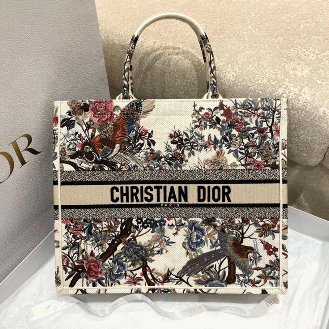 D10r Large Book Tote Bag Fake in White Jardin d Hiver Embroidery