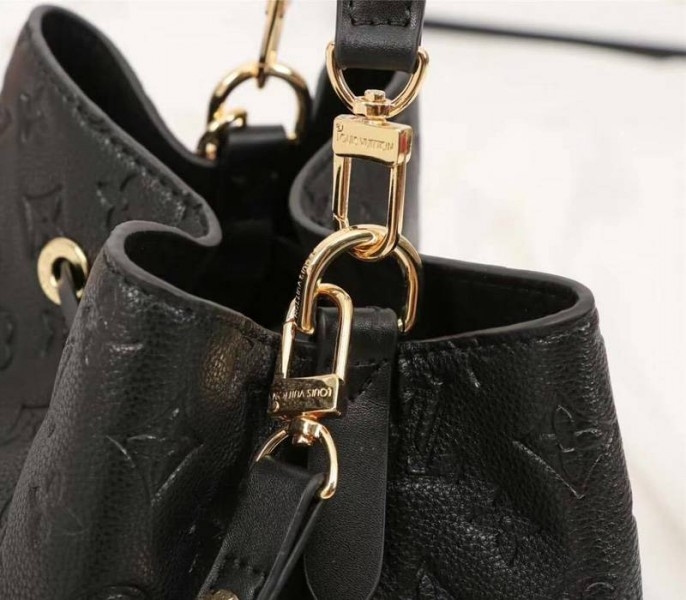 L0vis Vvtt0n Monogram Empreinte NeoNoe MM Bag In Black