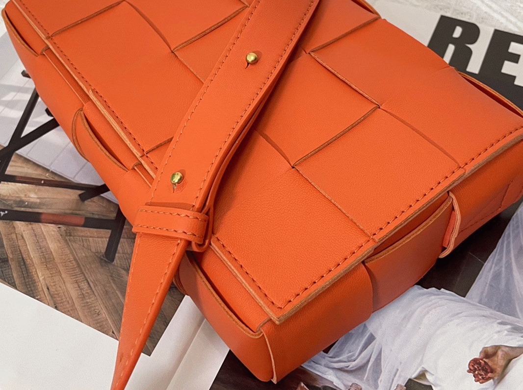 Top Quality Knockoff B0tt*ga Ven*ta Cassette Bag In Orange