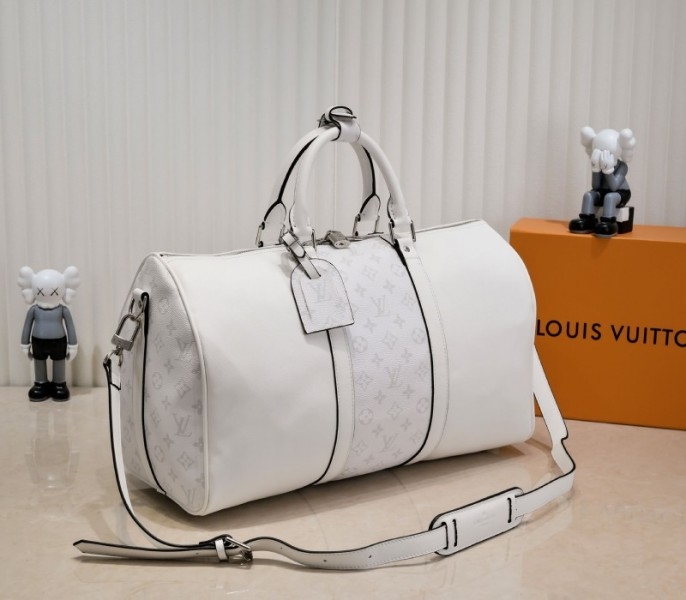 L0vis Vvtt0n Taiga Leather Keepall Bandouliere 50 Travel Bag In White