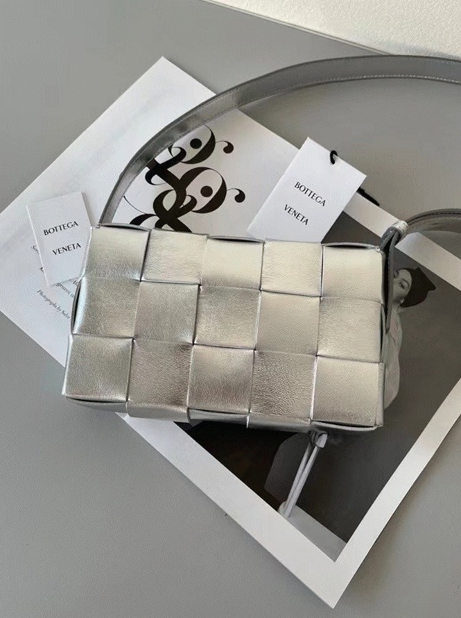 Top Quality Knockoff B0tt*ga Ven*ta Cassette Bag In Silver