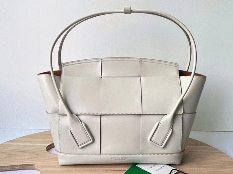 Top Quality Replica B0tt*ga Ven*ta Arco Small Bag In White Intrecciato Calfskin