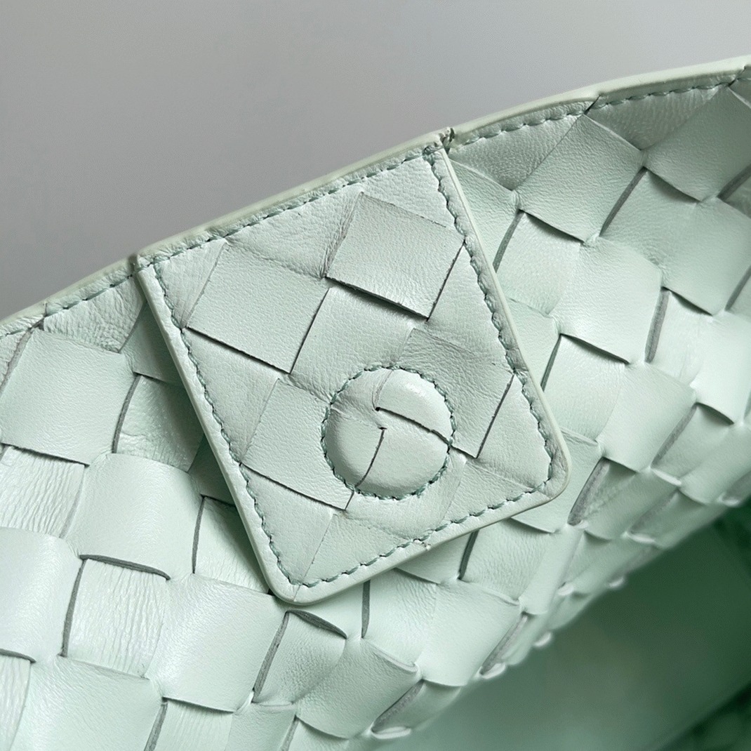 Fake B0tt*ga Ven*ta Andiamo Medium Bag Glacier