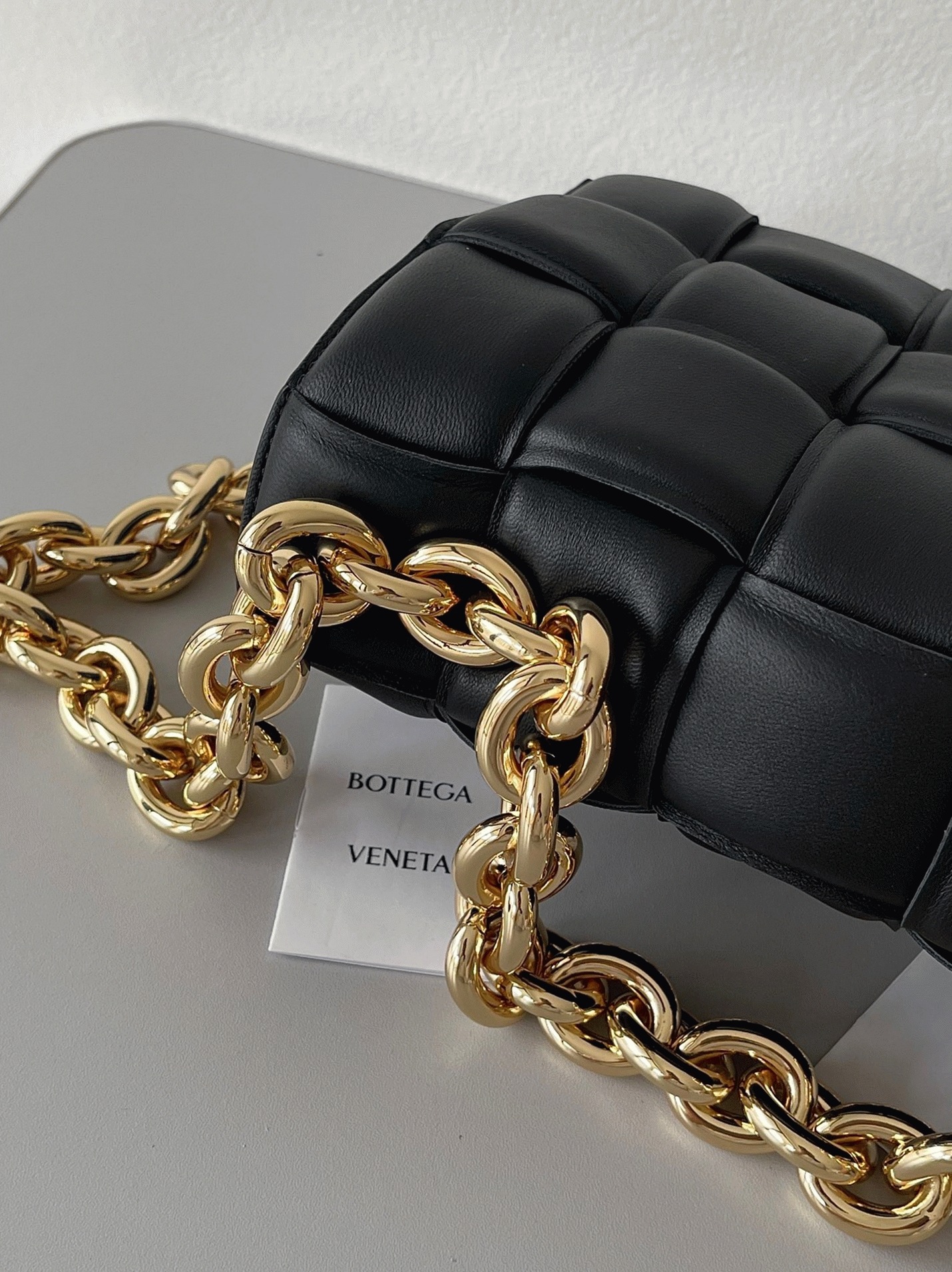 Top Quality Replica B0tt*ga Ven*ta Chain Cassette Bag In Black