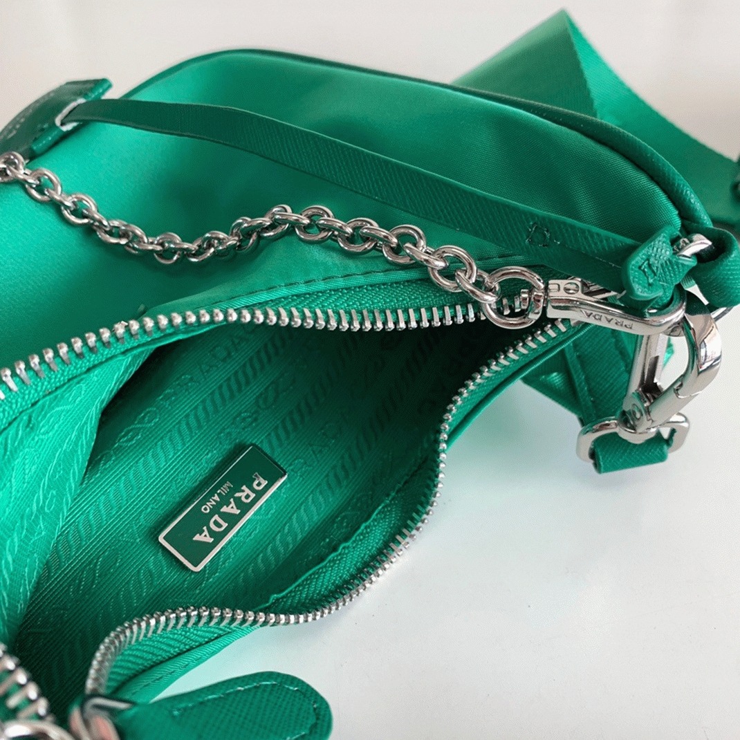 Pra*a Re-Edition Shoulder Bag Replica in Green