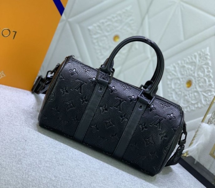 L0vis Vvtt0n Taurillon Monogram Leather Keepall Bandouliere 25 In Black