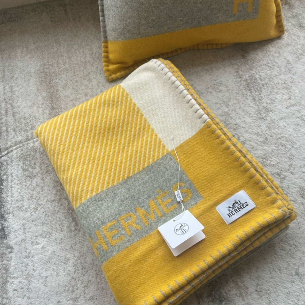 Replica H**me5 H Riviera blanket in yellow wool and cashmere