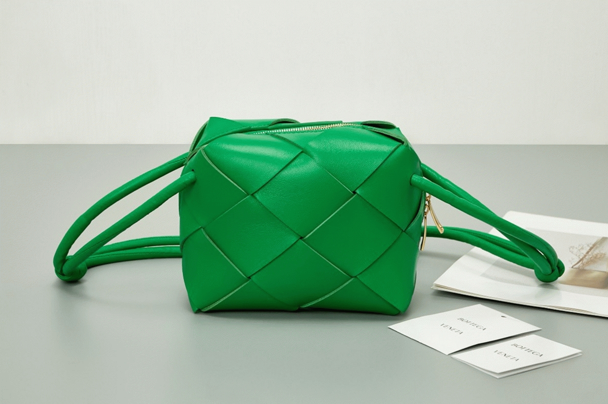 Fake B0tt*ga Ven*ta Mini Cassette Camera Bag Parakeet