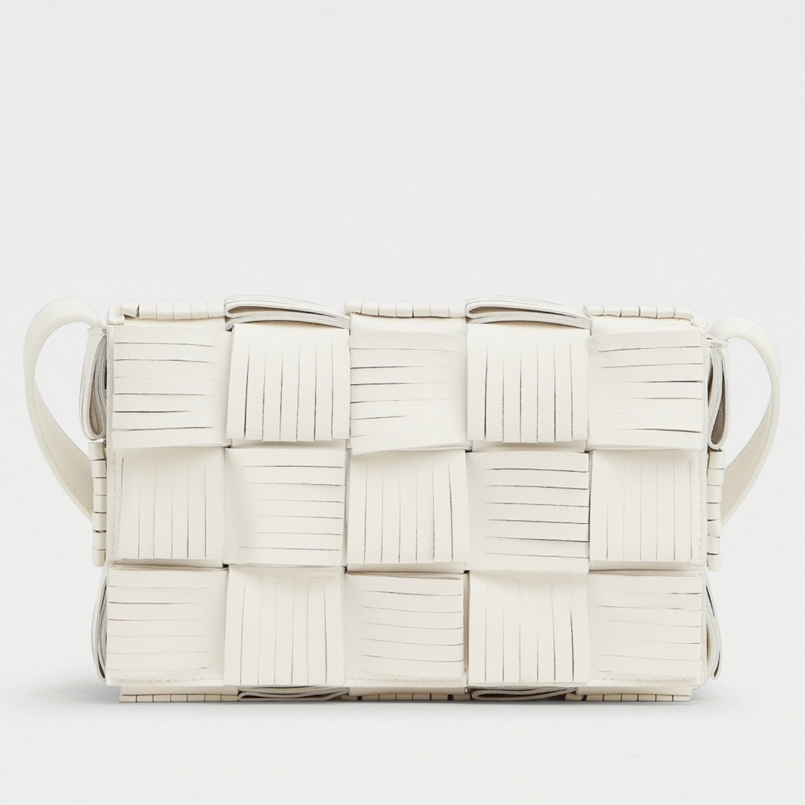 Top Quality Fake B0tt*ga Ven*ta Cassette Fringed Bag In White