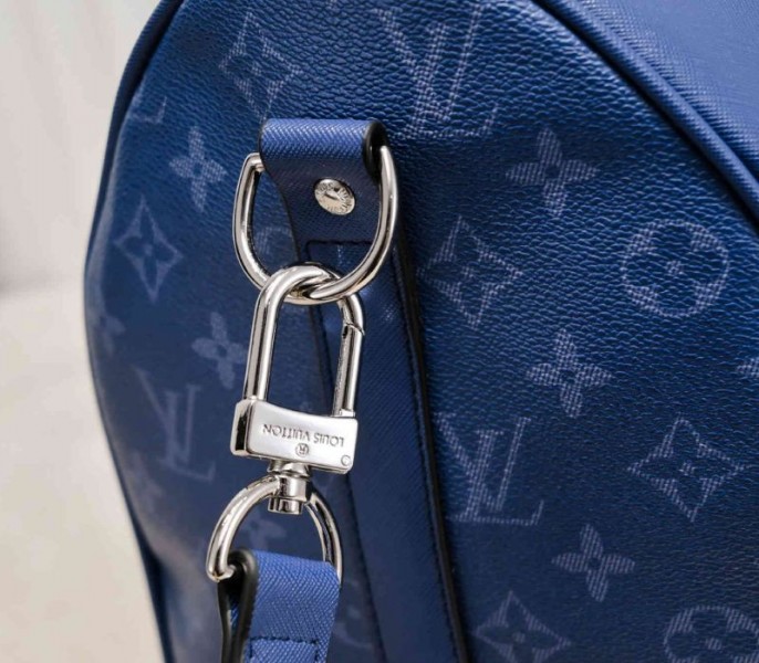 L0vis Vvtt0n Taiga Leather Keepall Bandouliere 50 Travel Bag In Navy Blue