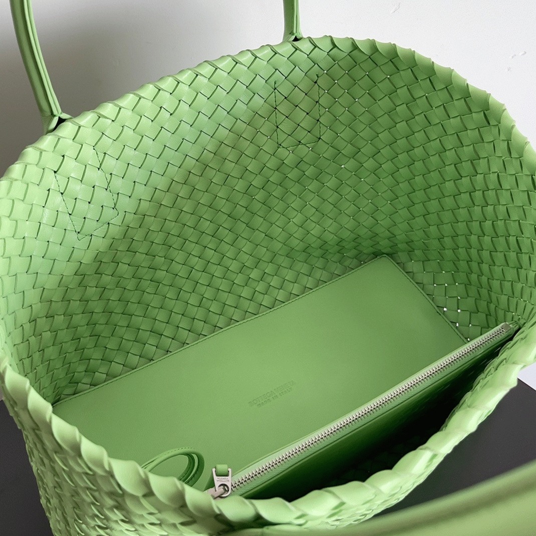 Top Quality Fake B0tt*ga Ven*ta Cabat Medium Bag In Pistachio