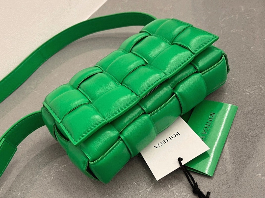 Replica B0tt*ga Ven*ta Small Padded Cassette Bag Parakeet