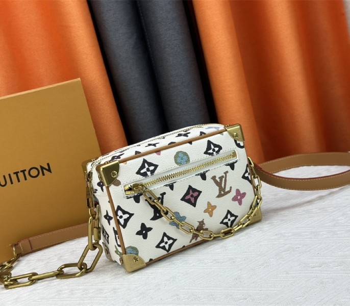 L0vis Vvtt0n Monogram Craggy Mini Soft Trunk In Vanilla