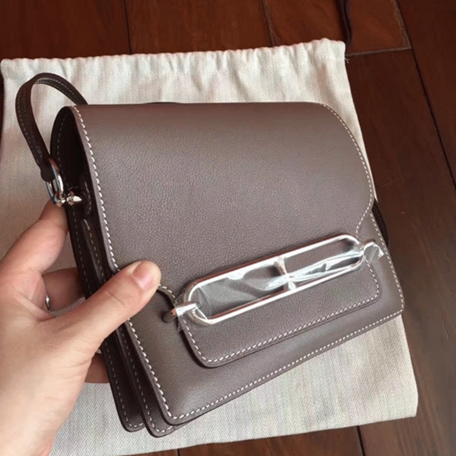 Etoupe knockoff H**me5 Mini Sac Roulis handbag