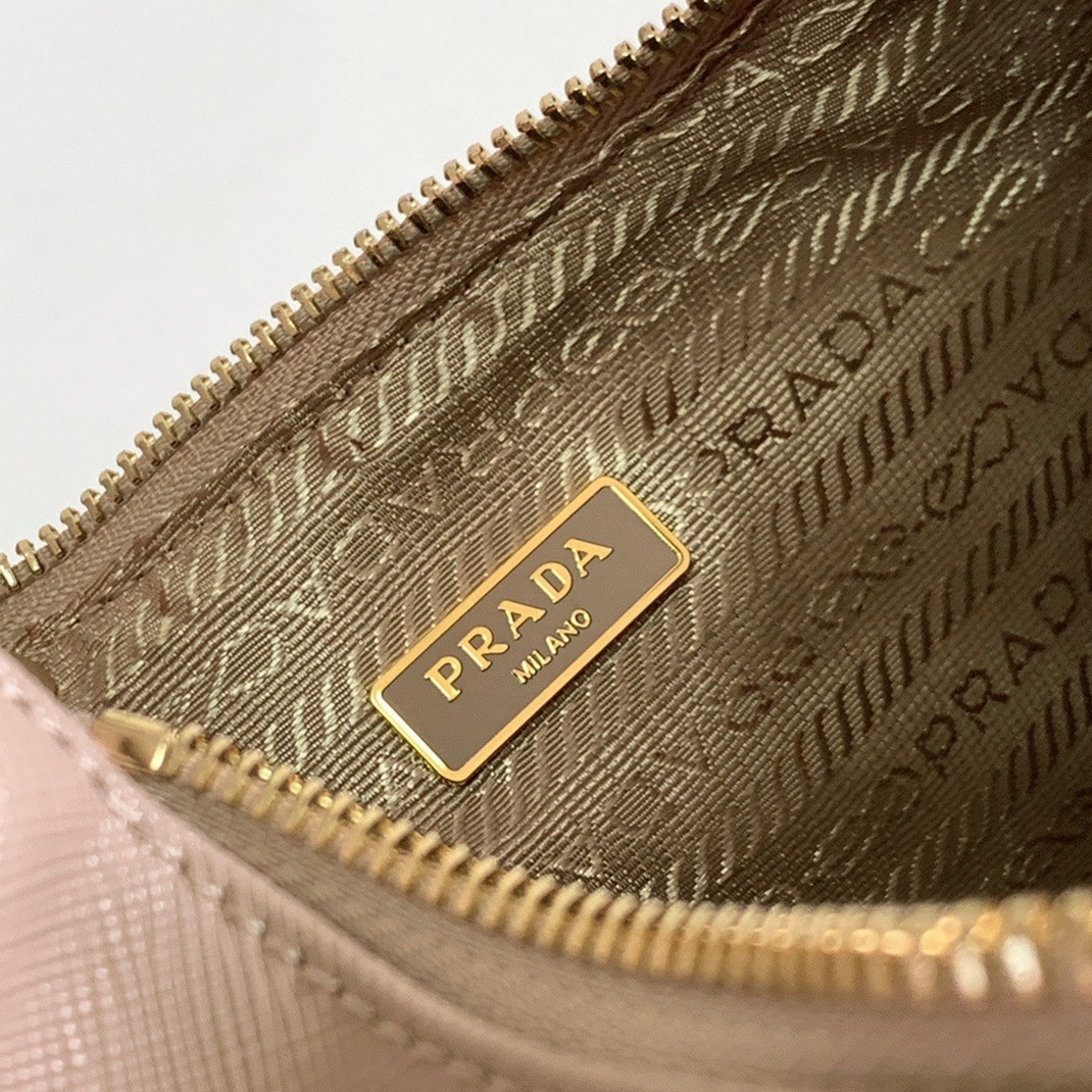 Pra*a Re-Edition 2005 Shoulder Bag Fake in Taupe