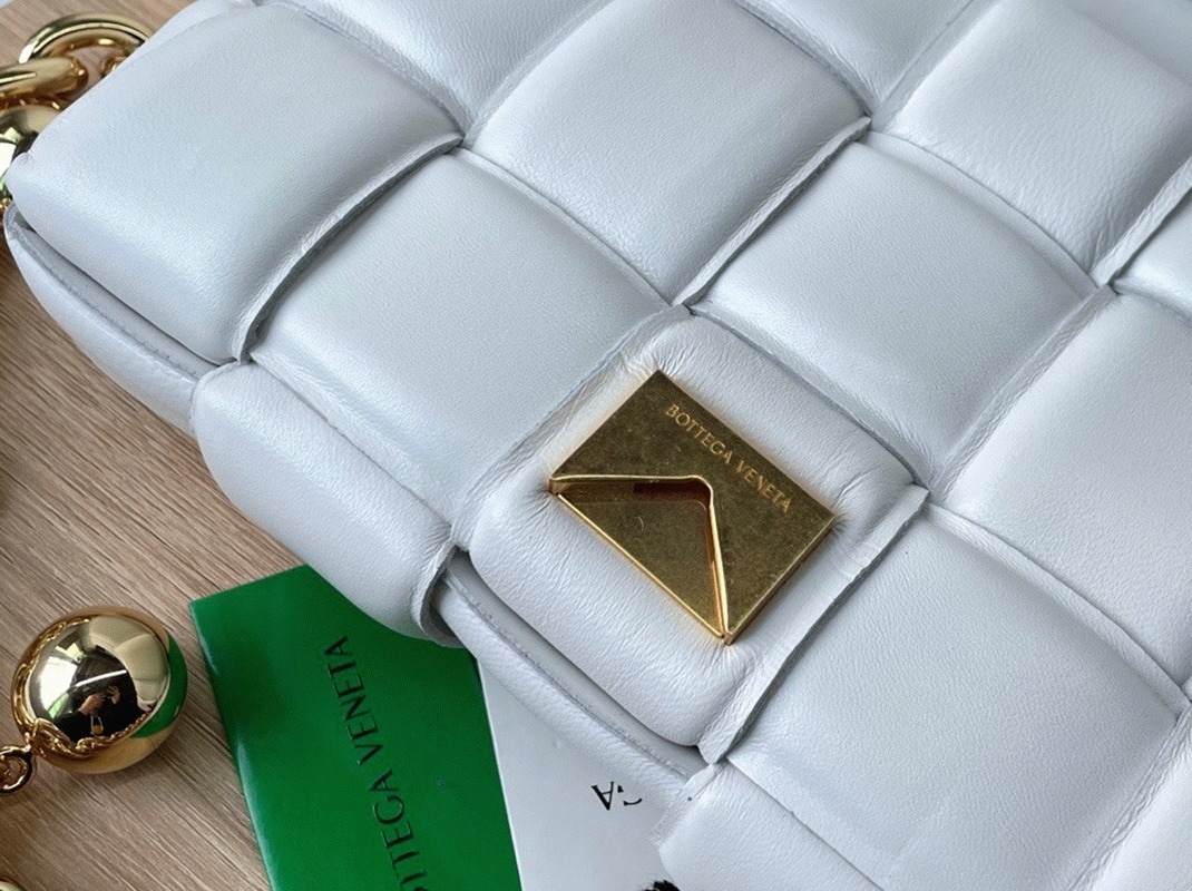 Top Quality Replica B0tt*ga Ven*ta Chain Cassette Bag In White