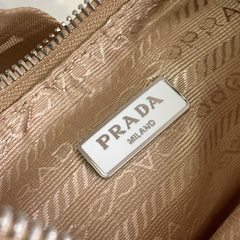 Pra*a Re-Edition Shoulder Bag Knockoff in White