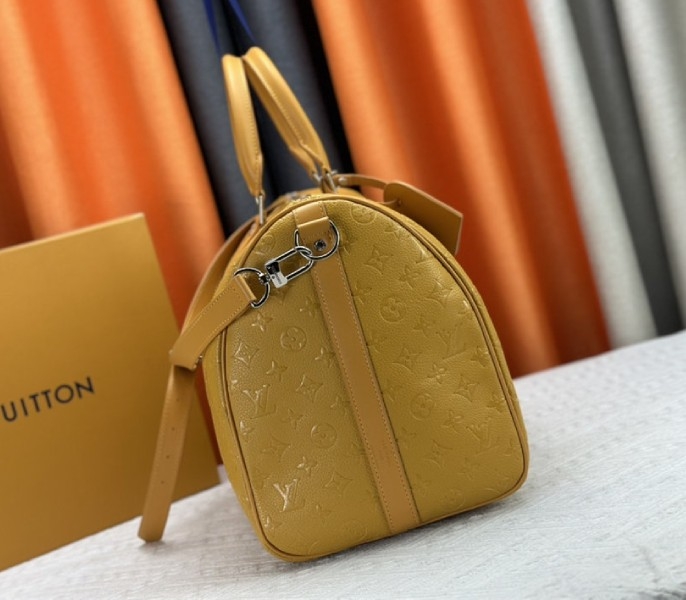L0vis Vvtt0n Taurillon Leather Keepall Bandouliere 50 In Safran Yellow