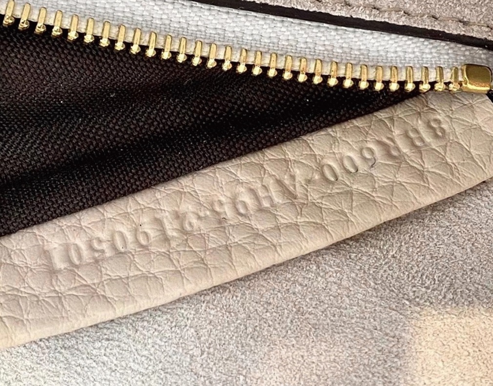 Top Quality Fake F**di Medium Baguette Bag In White