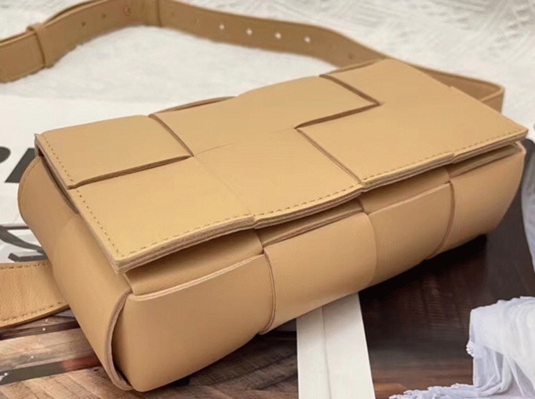 Fake B0tt*ga Ven*ta Cassette Belt Bag Beige