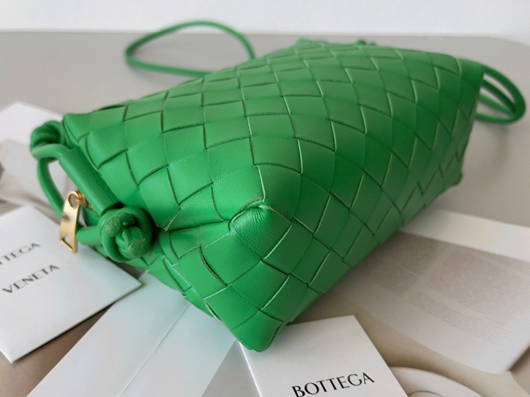 Knockoff B0tt*ga Ven*ta Loop Mini Bag Green