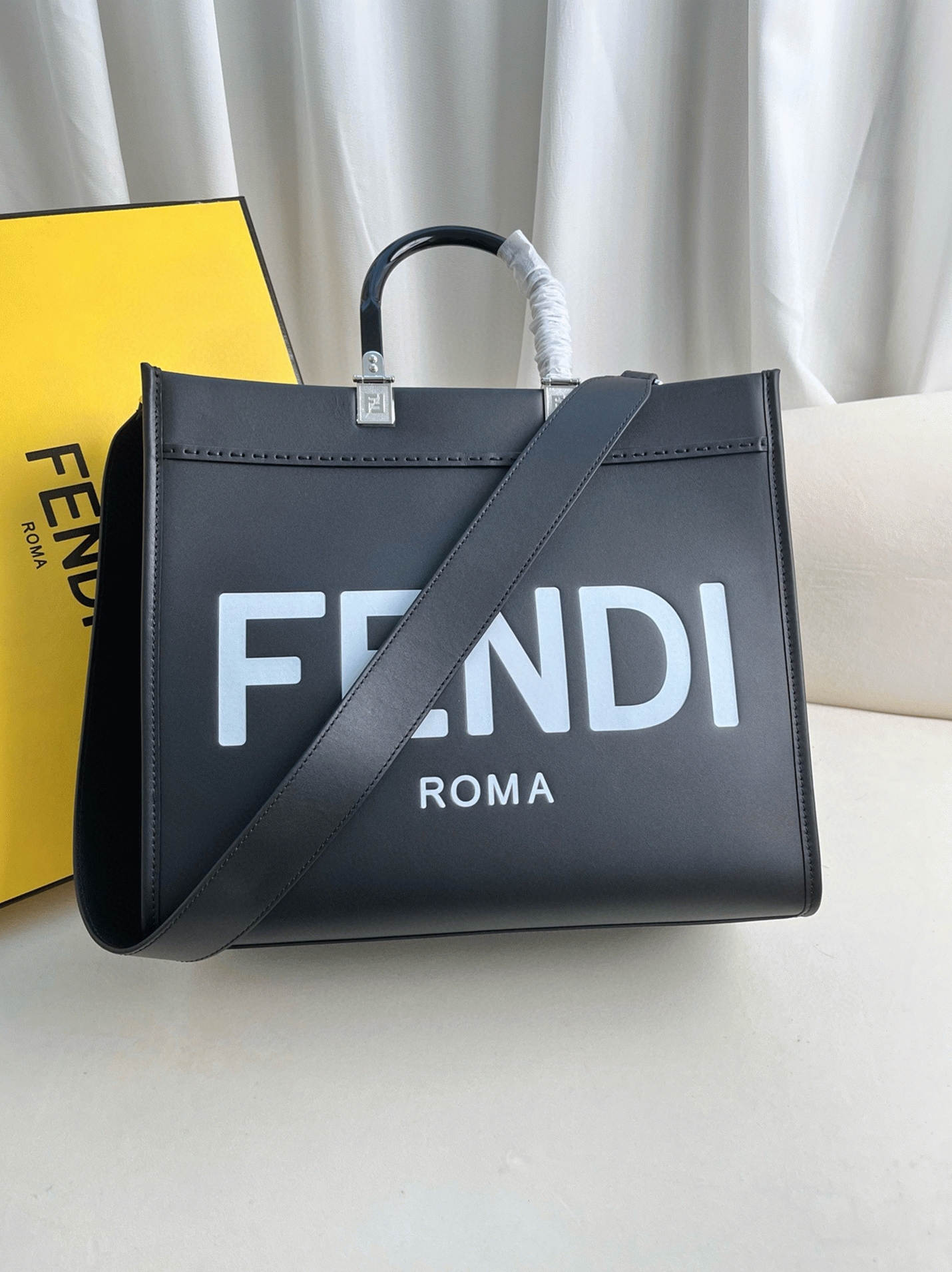 Top Quality Knockoff F**di Sunshine Medium Tote Bag In Noir Calfskin