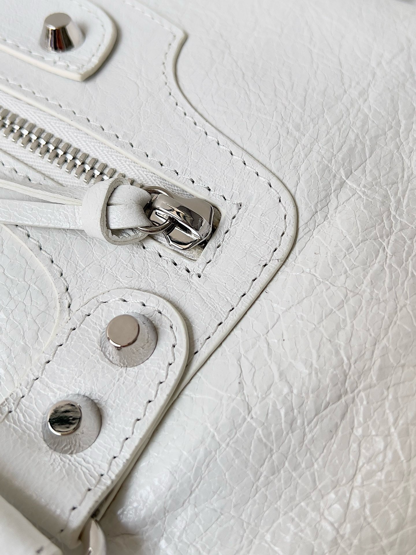 Knockoff Ba1en*iaga Le City Medium Bag White Arena Lambskin