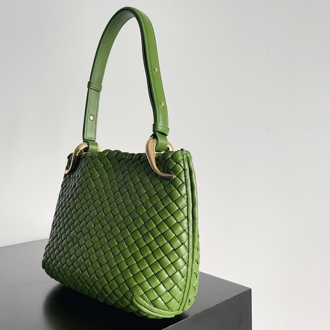 Fake B0tt*ga Ven*ta Clicker Small Bag Avocado