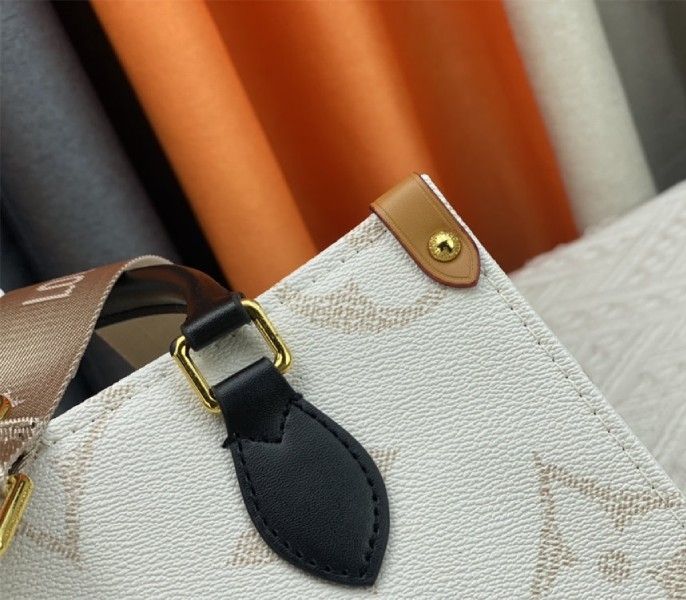 L0vis Vvtt0n Monogram Dune Canvas Onthego PM Tote